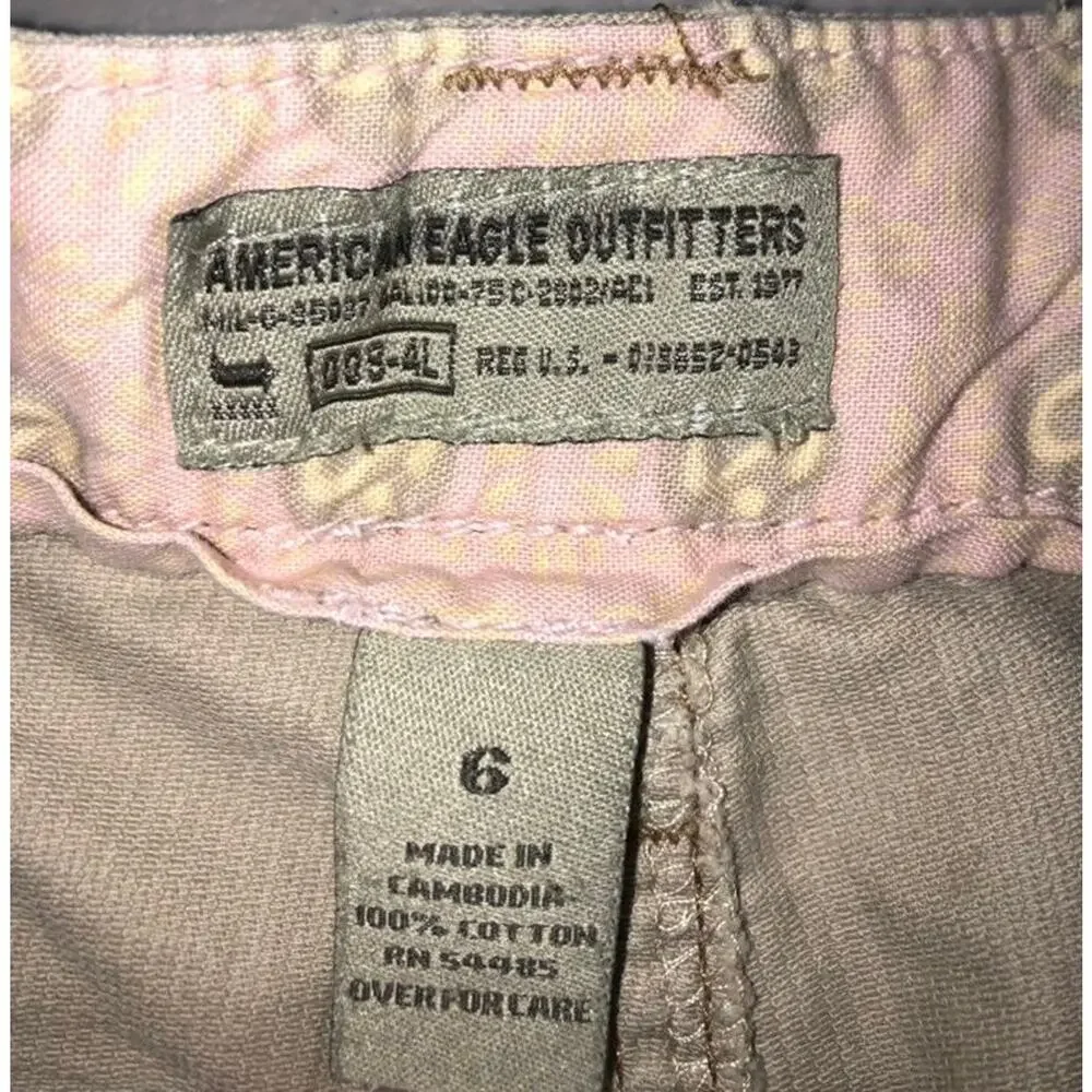 American Eagle Khaki Shorts womens 6